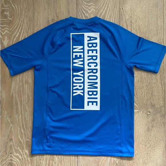 Abercrombie & Fitch Rashguard (kids 14, women’s small) new - Picture 2 of 4